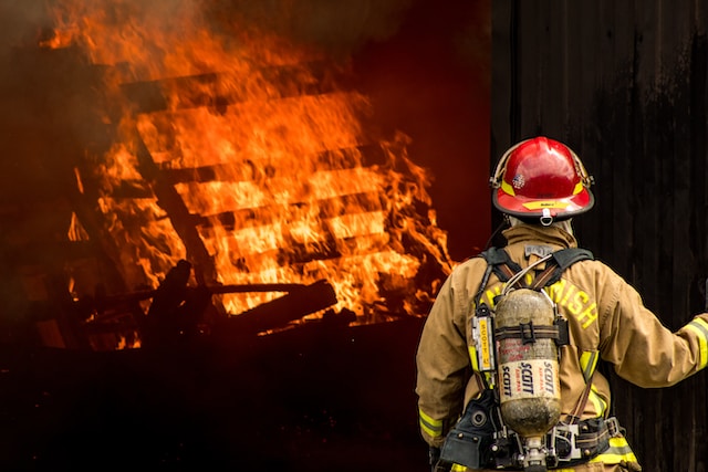 Приближение к огню: как работает противопожарный костюм?